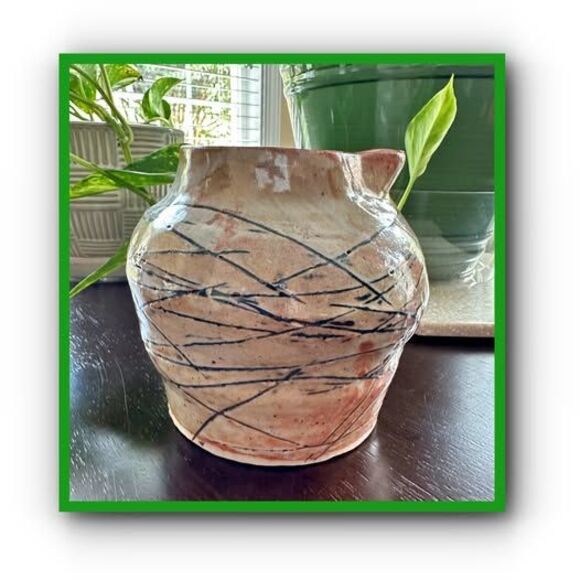 Pottery Vase Handcrafted in Nicaragua Unique Design Gray and Brown Color - Picture 2 of 4